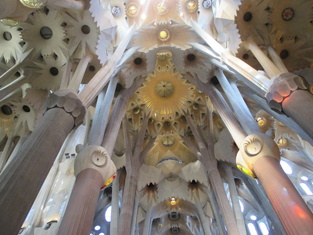 Interiér-Sagrada Familia